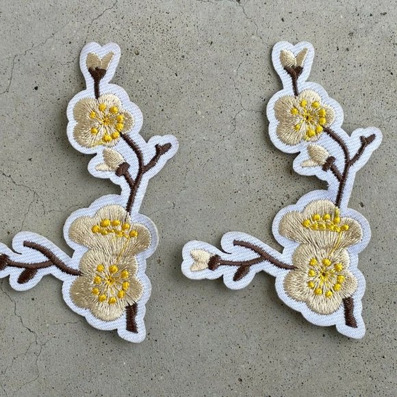 Embroidery Patches Iron On Applique Craft Clothes Flower Patches Lot of 2 - Picture 8 of 9